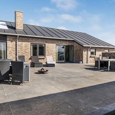 Nice Home In Tarm With Kitchen Eksteriør billede