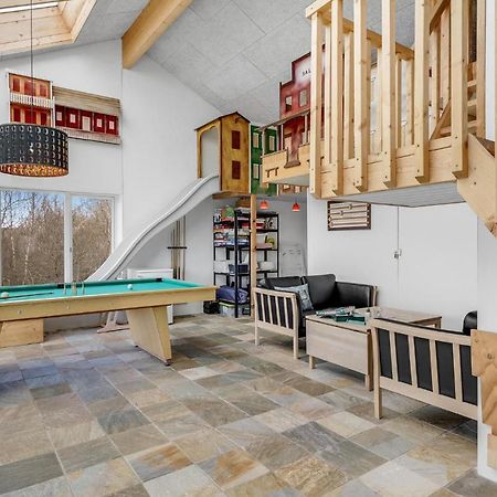 Nice Home In Tarm With Kitchen Eksteriør billede