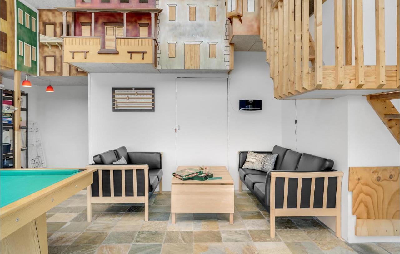 Nice Home In Tarm With Kitchen Eksteriør billede