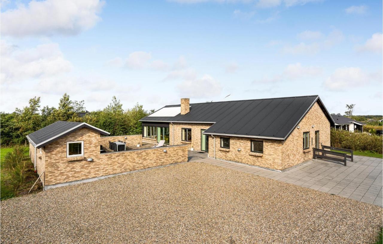 Nice Home In Tarm With Kitchen Eksteriør billede