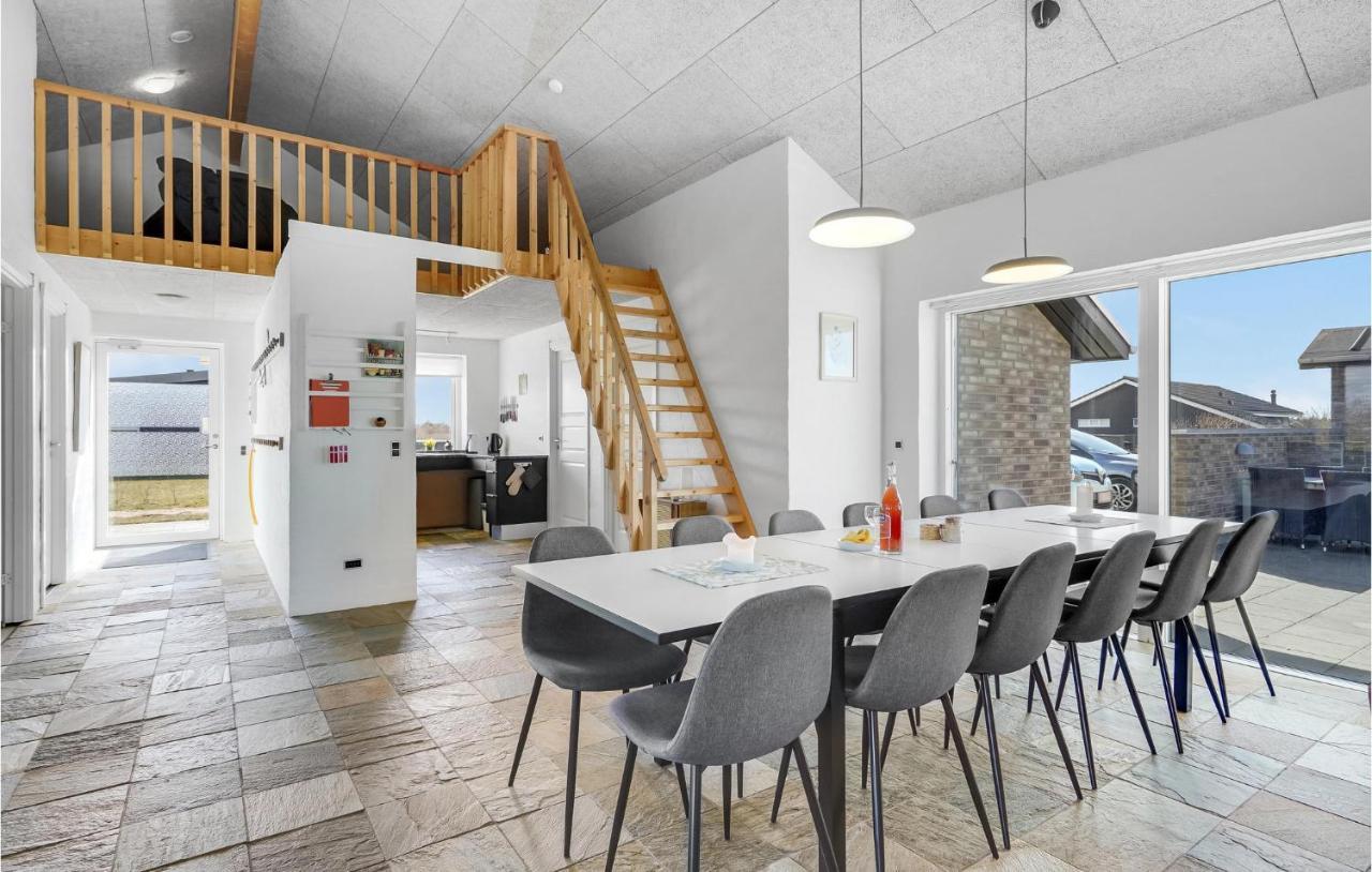 Nice Home In Tarm With Kitchen Eksteriør billede