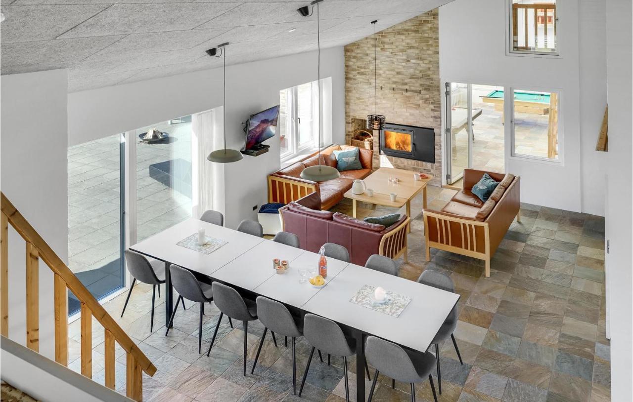 Nice Home In Tarm With Kitchen Eksteriør billede