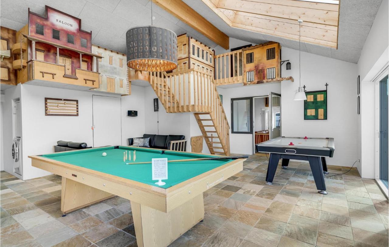 Nice Home In Tarm With Kitchen Eksteriør billede