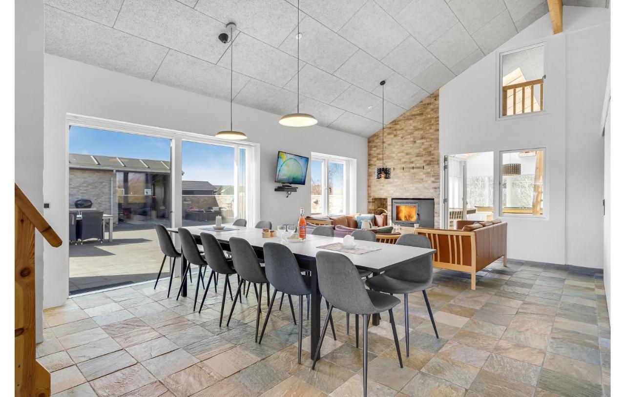 Nice Home In Tarm With Kitchen Eksteriør billede