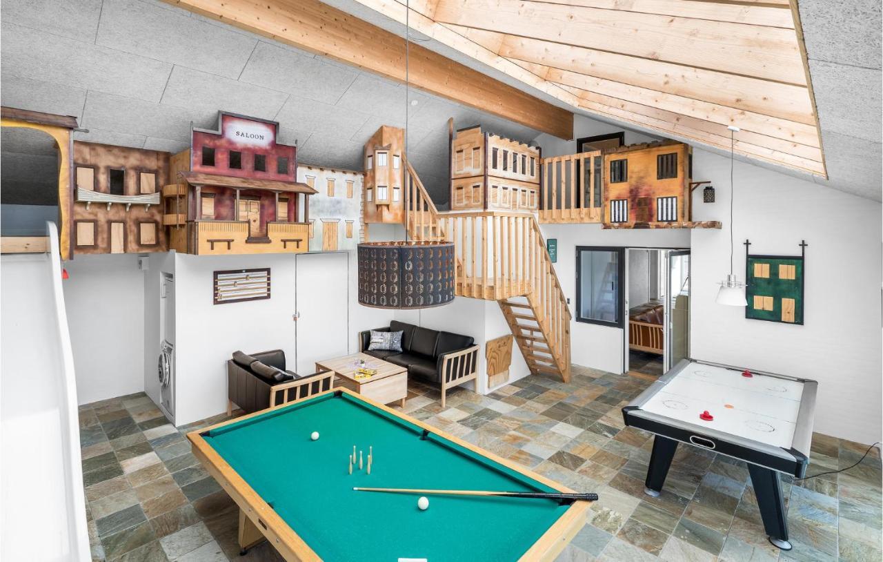 Nice Home In Tarm With Kitchen Eksteriør billede